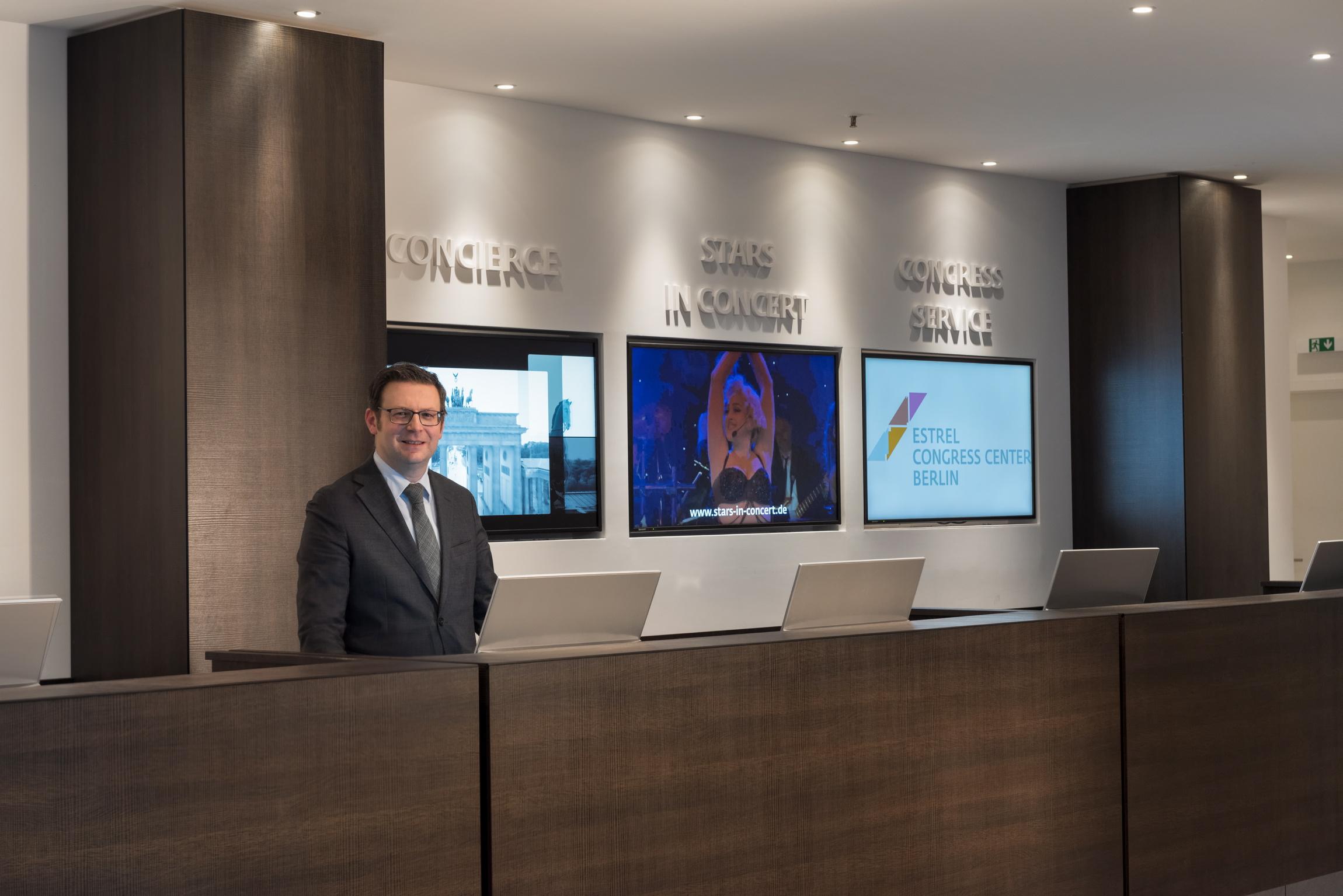 Estrel Berlin Hotel Bagian luar foto